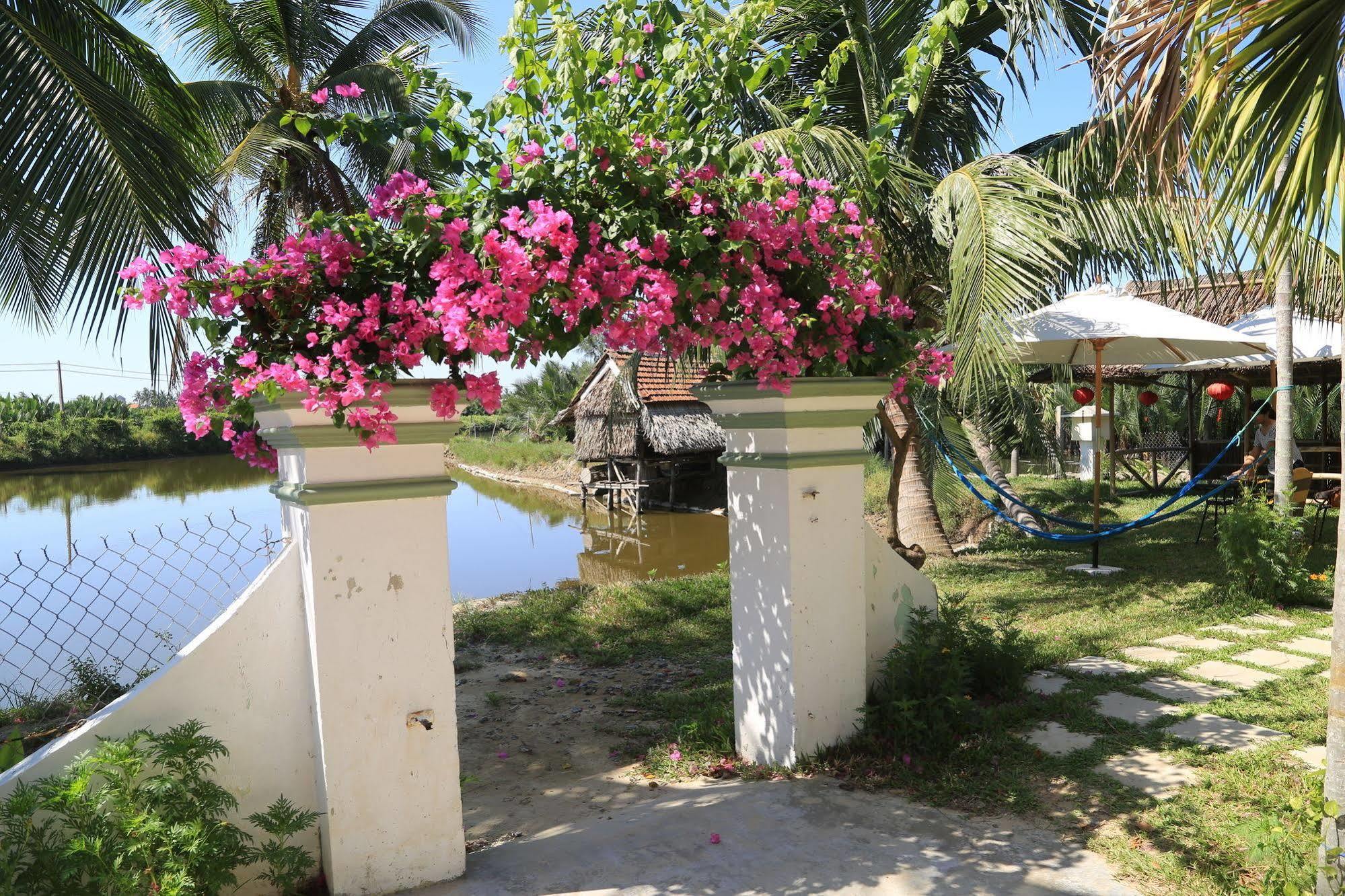 Lakeview Villa Homestay Хойан Экстерьер фото